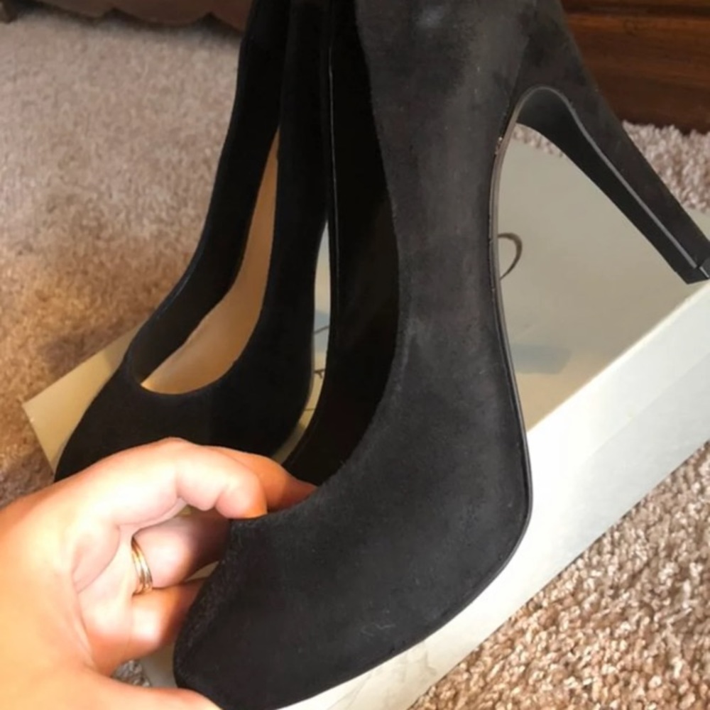 Heels - Picture 3 of 3